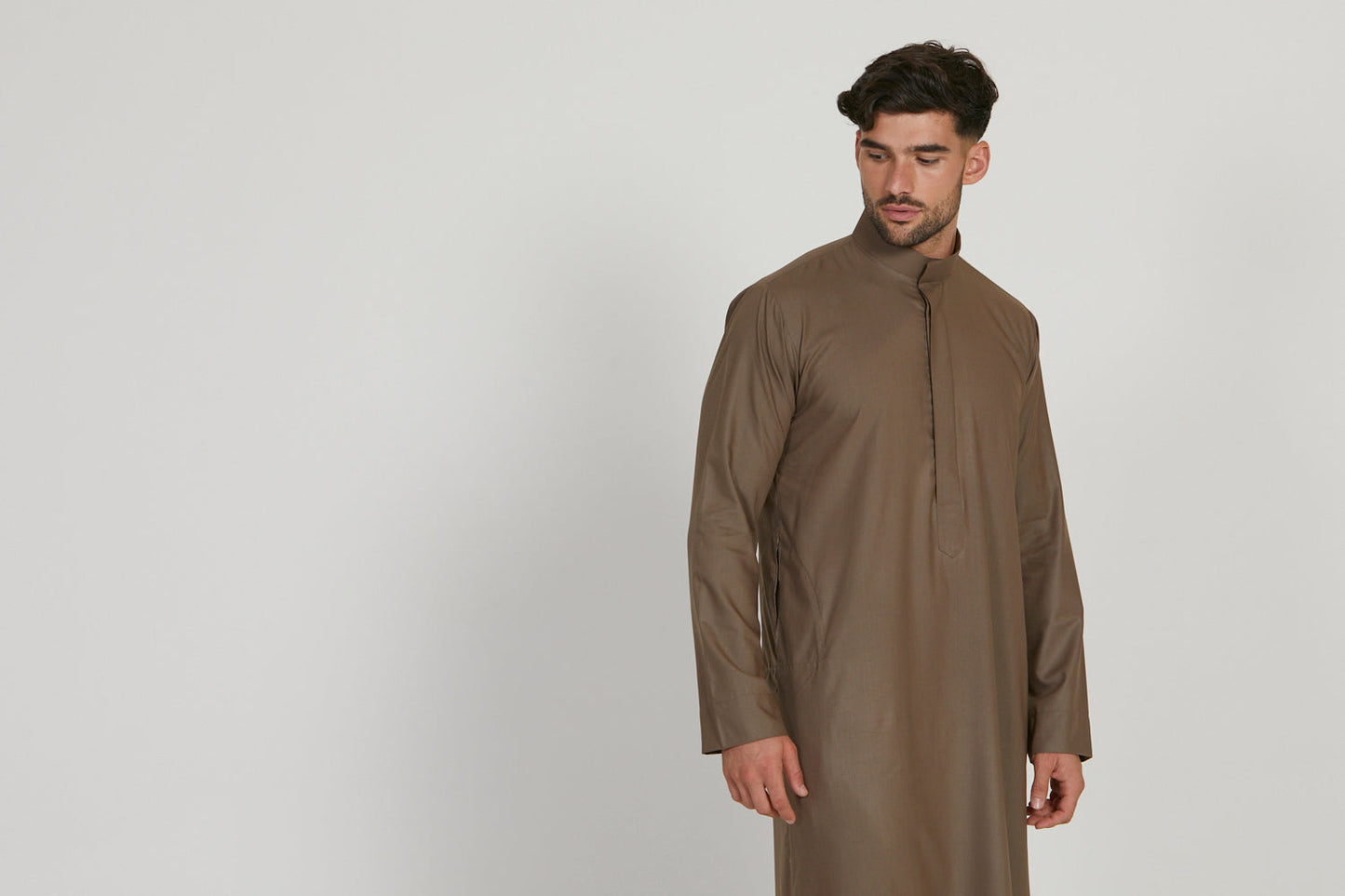 ثوب عماني مميز بأكمام قصيرة - اثيريا