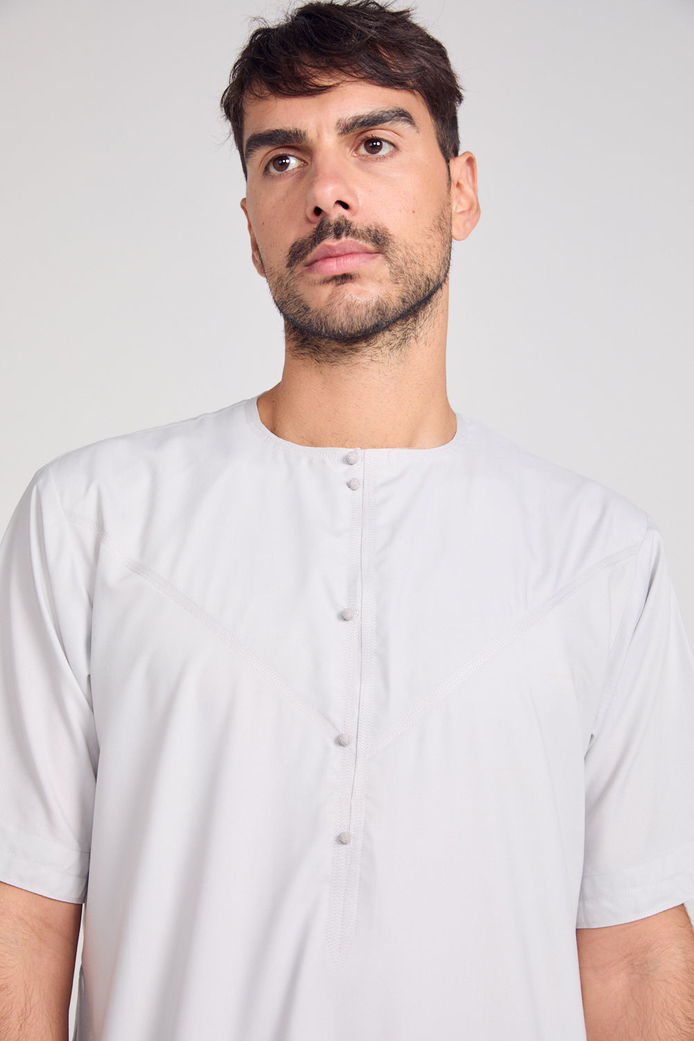 ثوب إماراتي فاخر بأكمام قصيرة - ملح صخري