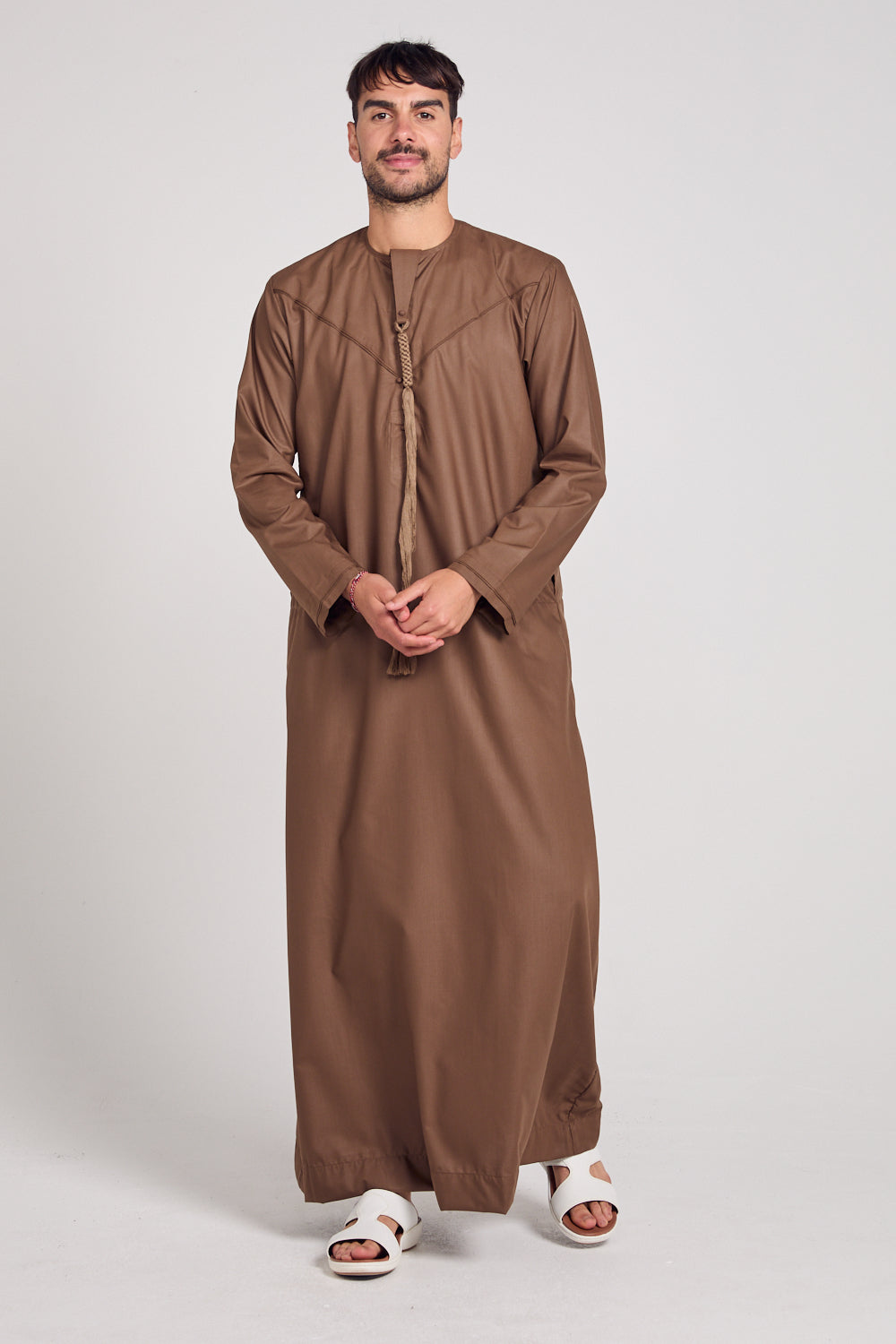 ثوب إماراتي فاخر مع تفاصيل مطوية - تافي