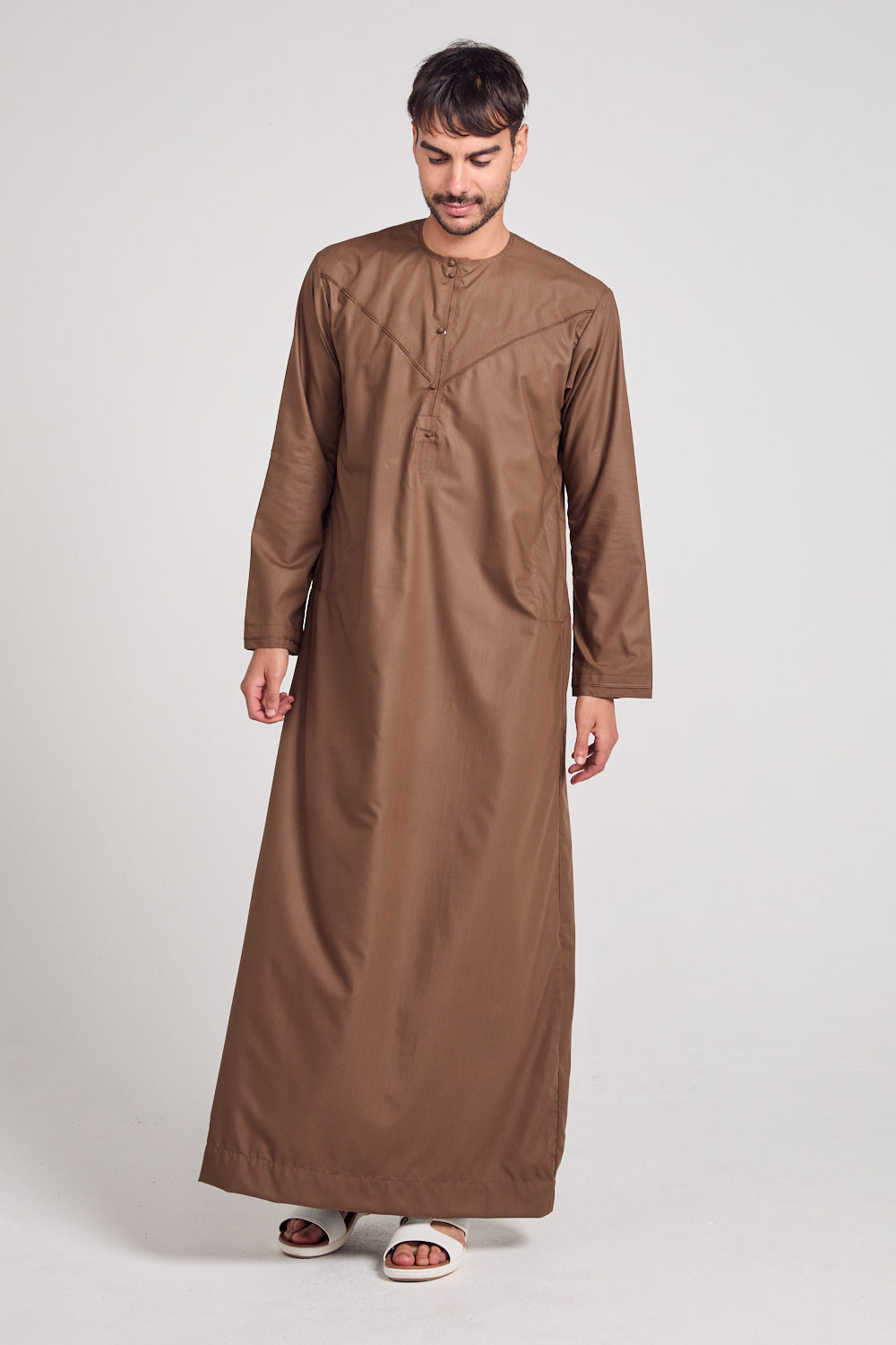 ثوب إماراتي فاخر مع تفاصيل مطوية - تافي