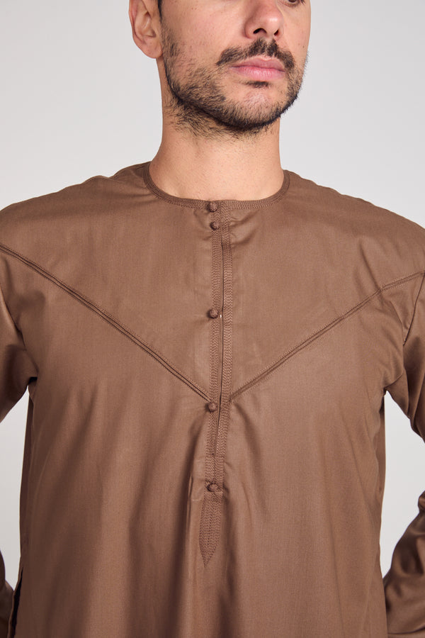 ثوب إماراتي فاخر مع تفاصيل مطوية - تافي