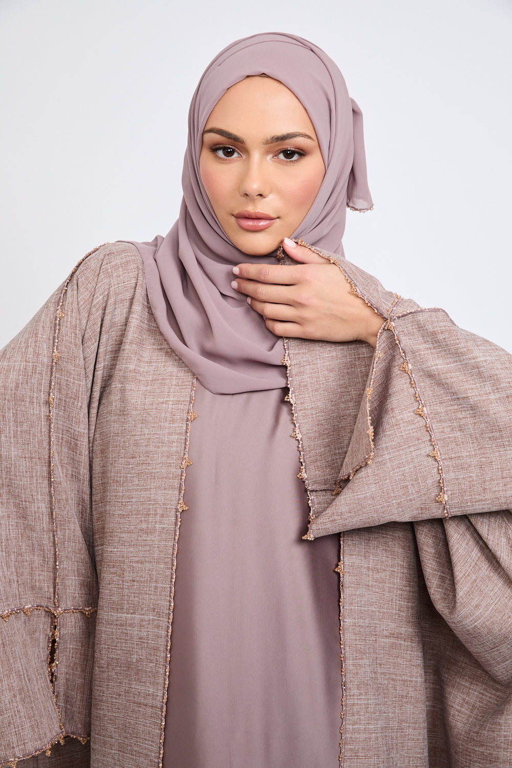 عباية مفتوحة فاخرة مع تفاصيل كروشيه - لاتيه مينك
