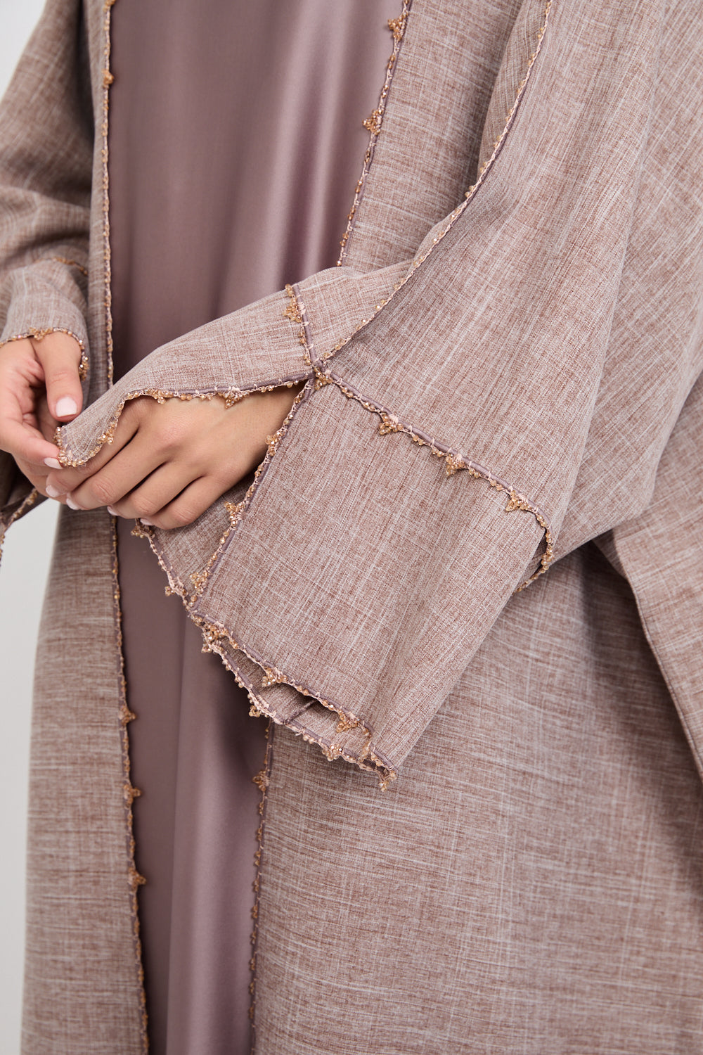 عباية مفتوحة فاخرة مع تفاصيل كروشيه - لاتيه مينك